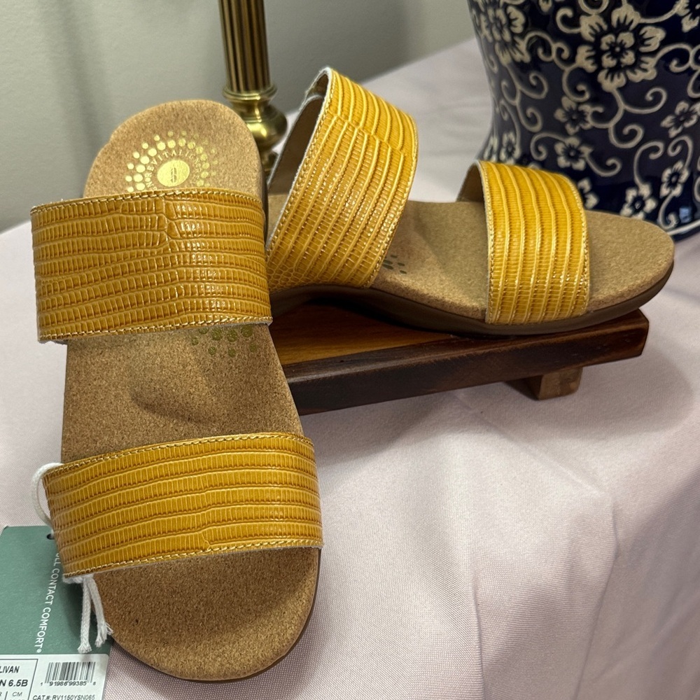 REVITALIGN Women’s Sullivan Yellow Slide Sandals. NIB